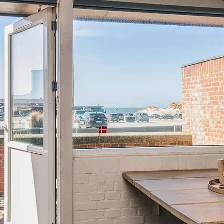 5 Person In Henne-by Traum